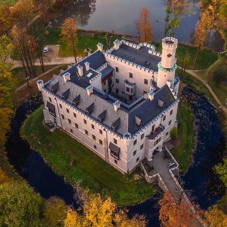 Zamek Karpniki Schloss Fischbach Lomnica  Exteriér fotografie