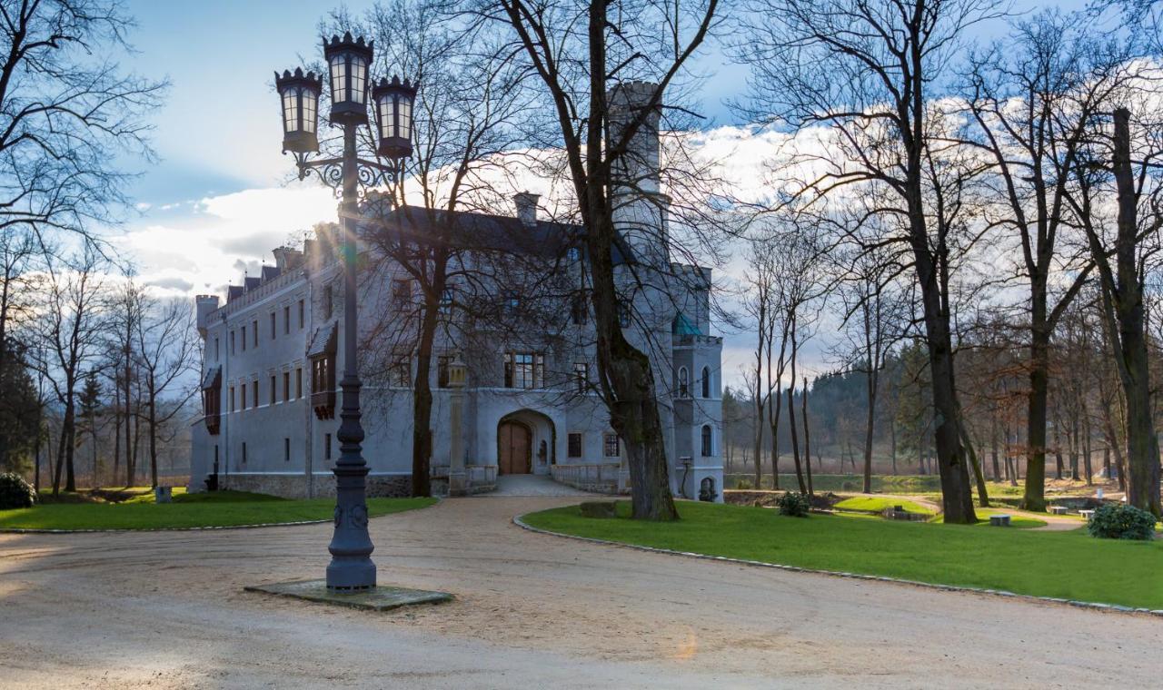 Zamek Karpniki Schloss Fischbach Lomnica  Exteriér fotografie