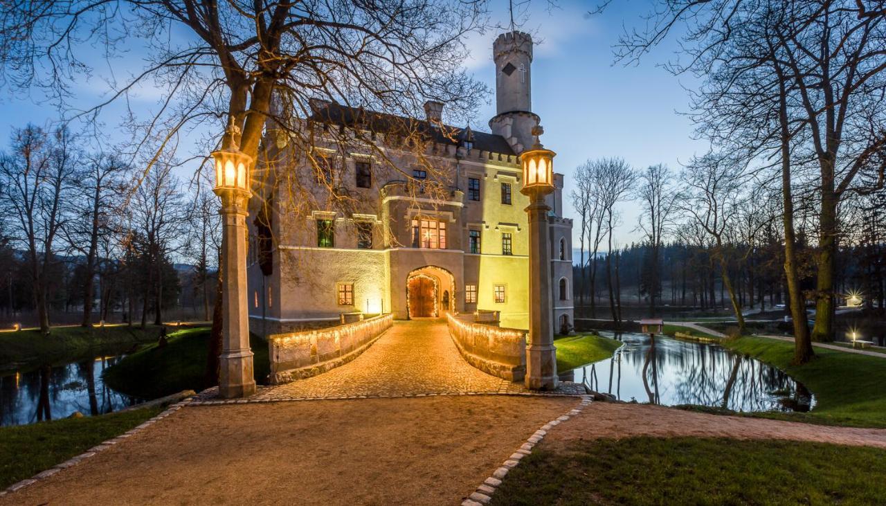 Zamek Karpniki Schloss Fischbach Lomnica  Exteriér fotografie
