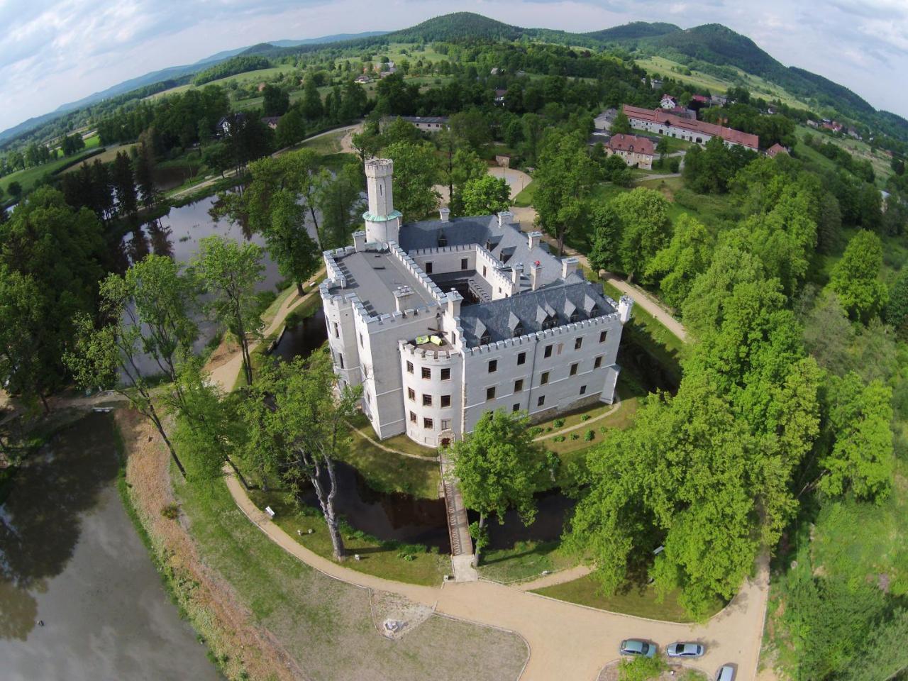 Zamek Karpniki Schloss Fischbach Lomnica  Exteriér fotografie