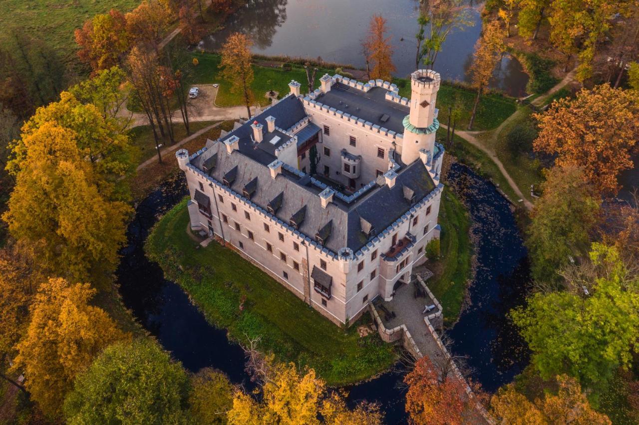 Zamek Karpniki Schloss Fischbach Lomnica  Exteriér fotografie