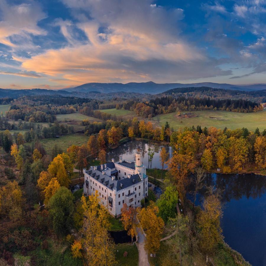 Zamek Karpniki Schloss Fischbach Lomnica  Exteriér fotografie